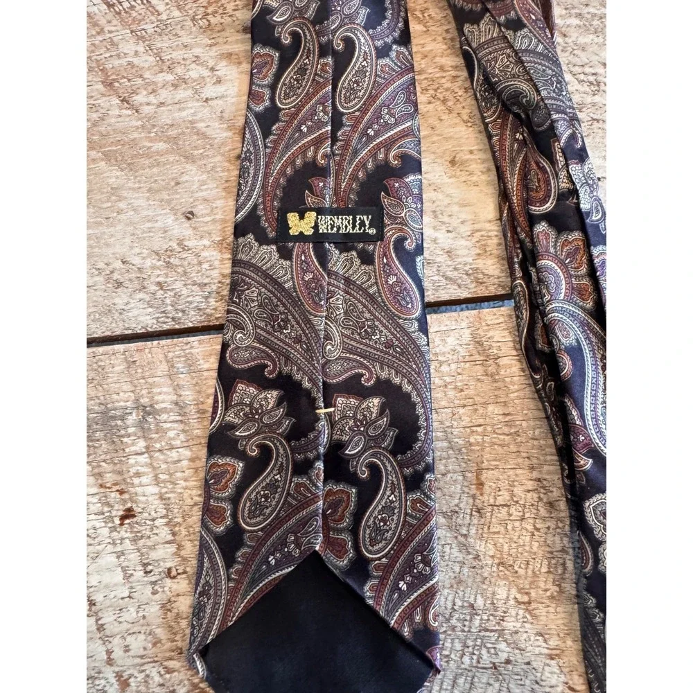 Wembley Paisley Necktie – navy blue Vintage Style‎ 100% silk